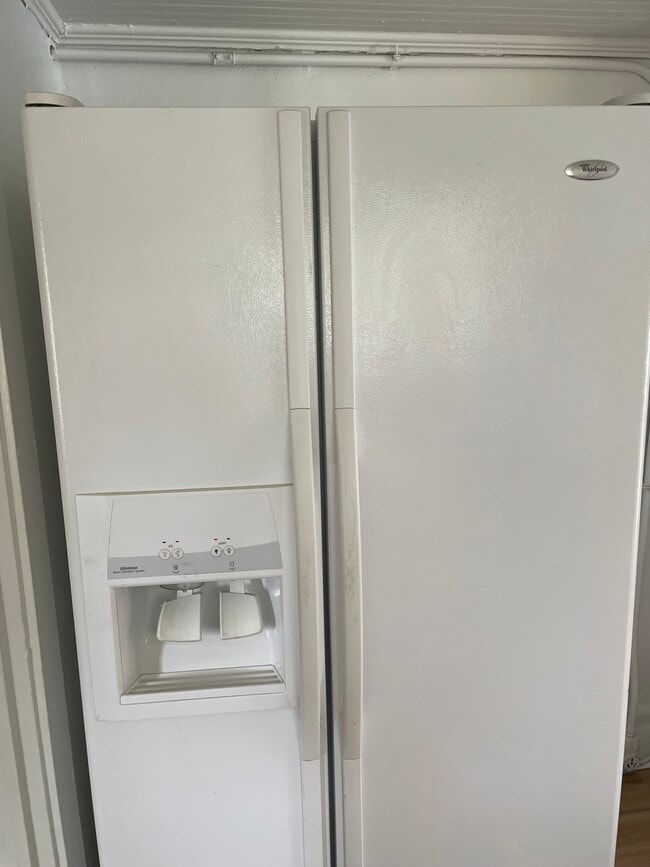 Photo - 905 Nash St E