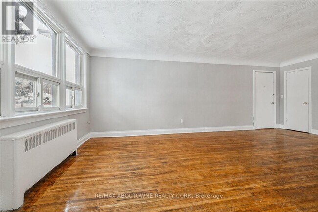 Photo - 1023 Churchill Ave Unité 1