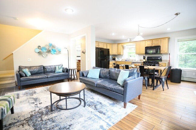 Photo - 4 Bed FURNISHED Winter Seasonal - Private Home Close to Ski Mountains! - $2940/mo, 6mo Lease