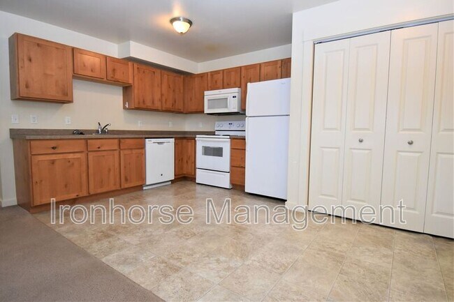 Photo - 807 W Villard St Unidad #13