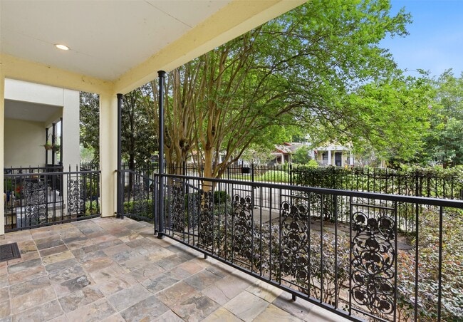 Photo - 4424 Blossom St