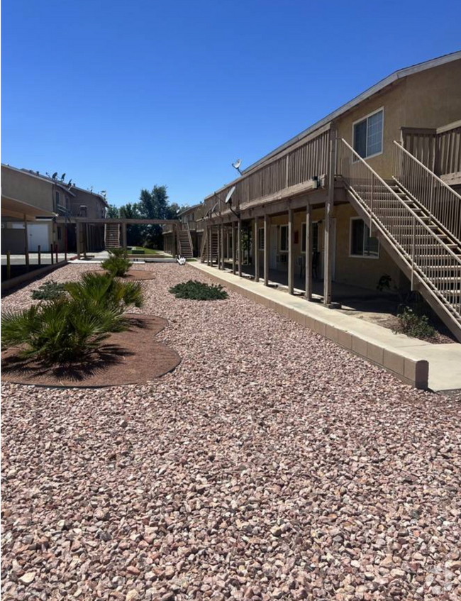 Building Photo - Single Story 1 Bedroom Apartments for Rent! Unit 38