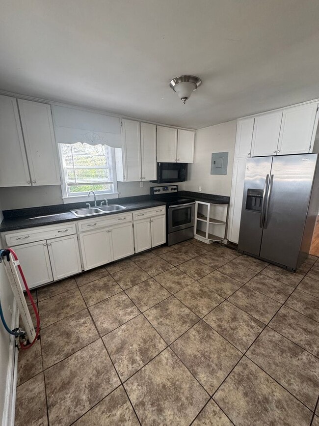 Photo - 320 W 41st St