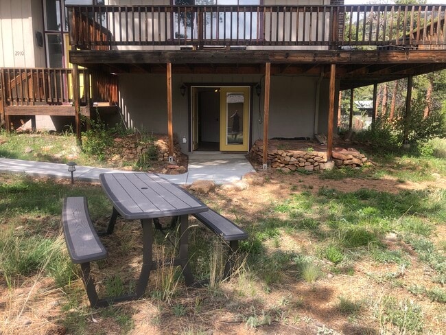 Building Photo - 2910 Aspen Dr Unit Walkout Basement Apt.