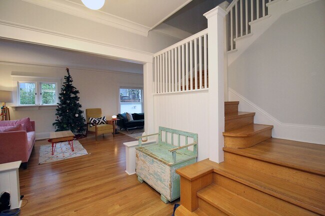 Photo - 3309 NW Thurman St