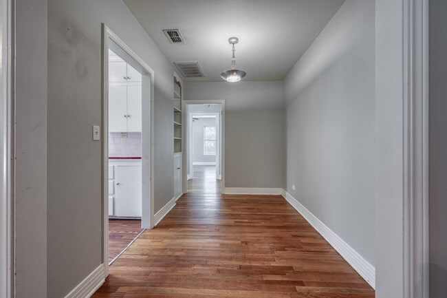 Photo - 416 E 8th St