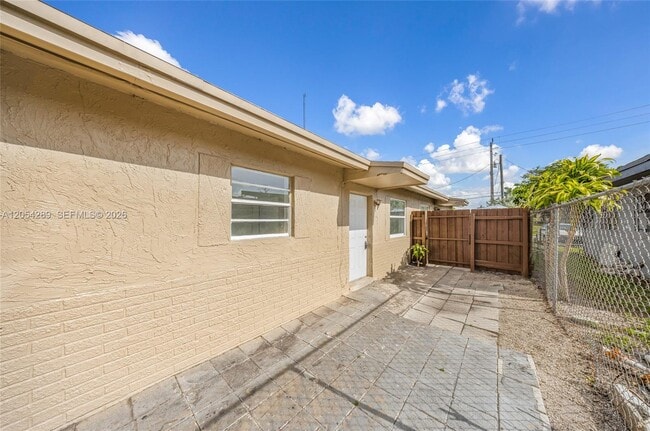 2468 NW 21st St Unit 2