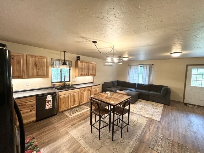 Photo - Huge Shop with 2 bedroom 2 bath Condo attached!
