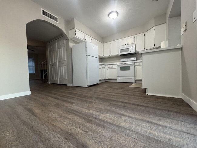 Photo - 2 Bed / 2.5 Bath Townhome in Chandler Unit 2