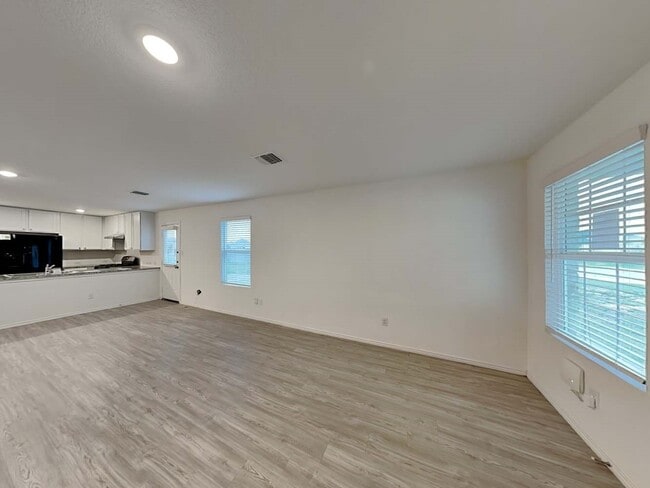 Photo - 6558 Runaway Row