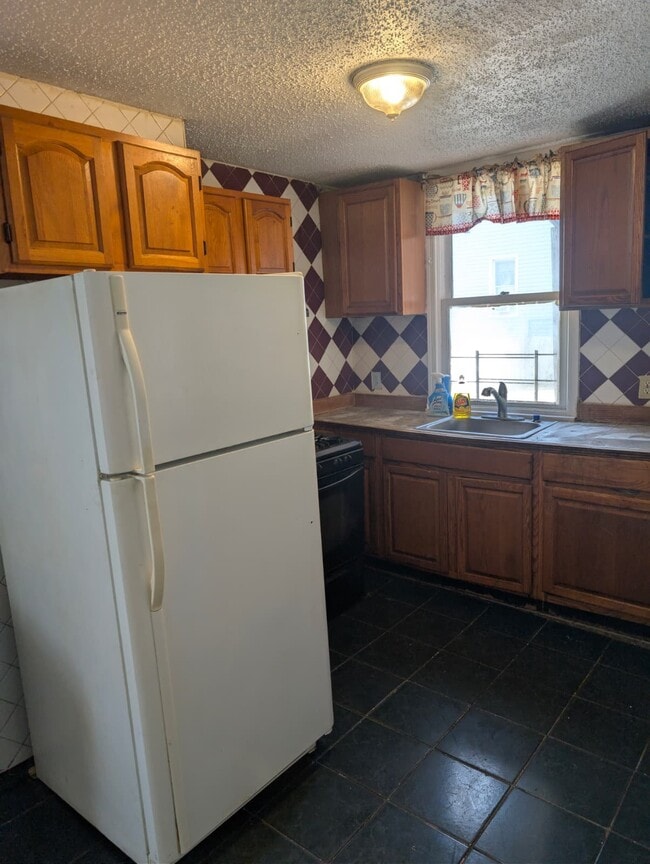Photo - 76 Grove Ave Unit 2