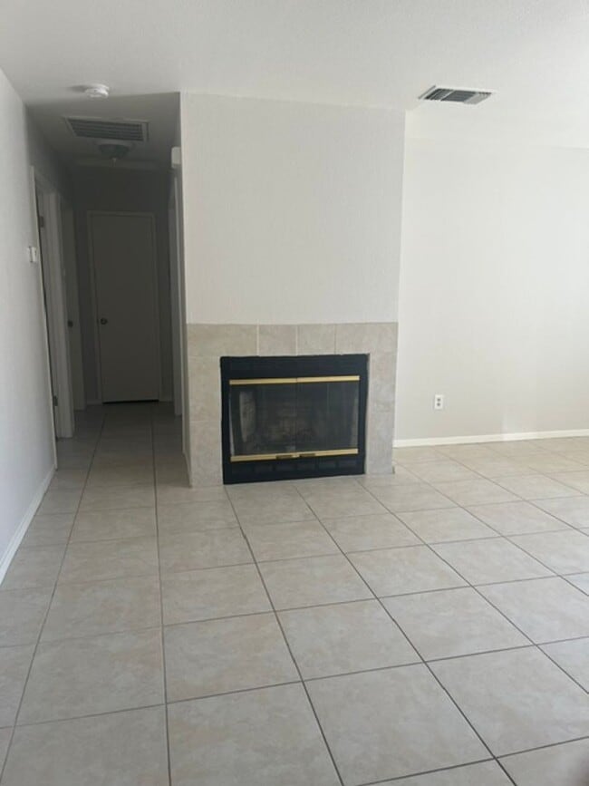 3106 Brookside Dr Unidad 3106-C