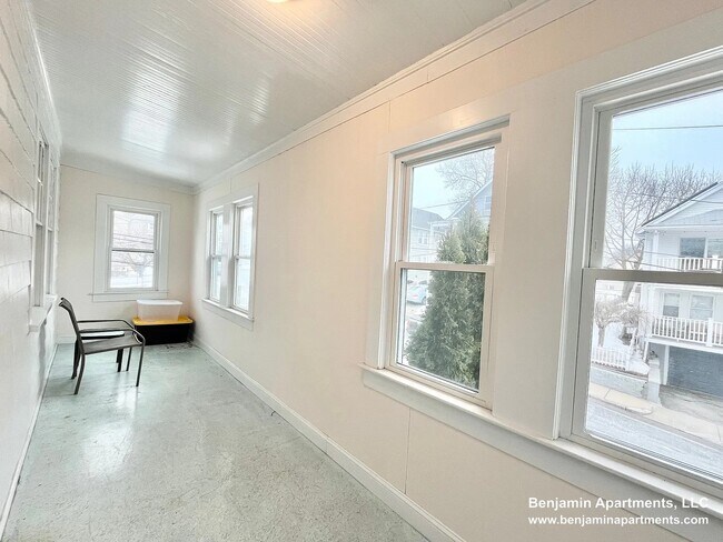 Photo - 79-81 Cresthill Rd. Unit 2 Unidad 2