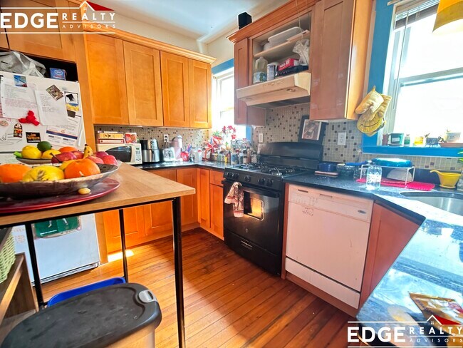 Building Photo - 5 Mapleton St Unit 1