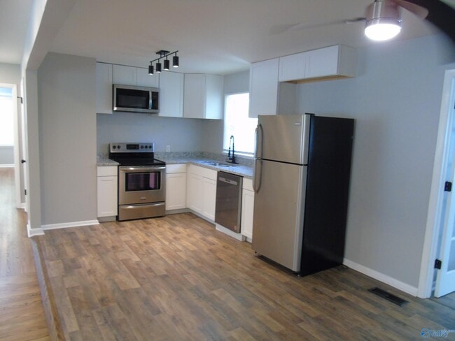 Photo - 1903 Melbourne Ave NE