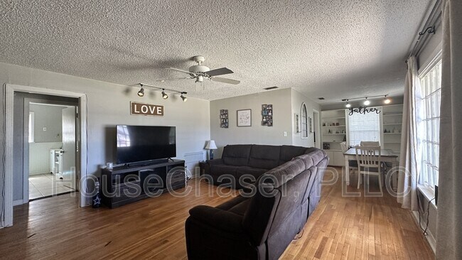 Photo - 3319 26th St