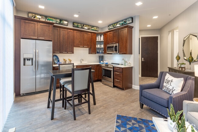1 BR, 1 BA - The Boulevard - 683 SF