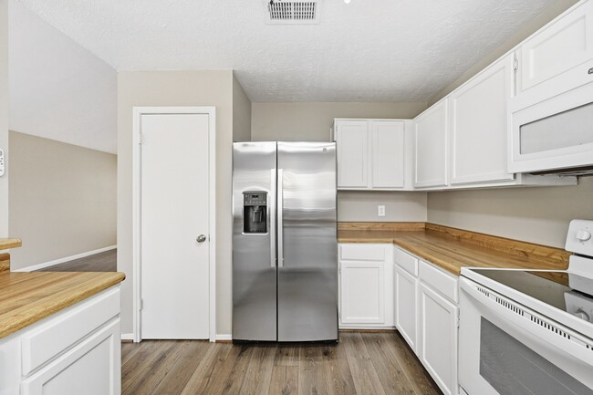 Photo - 5202 Roserock Ln