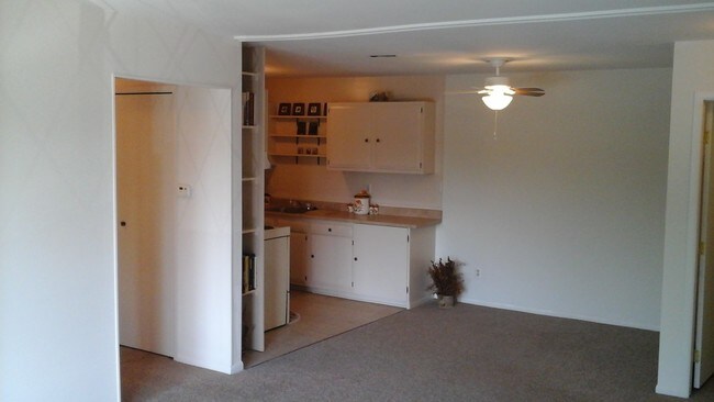 Photo - Trojan Manor Apartments