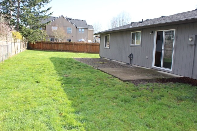 Photo - Cute single level, three bedroom home on quiet cul-de-sac in Hillsboro