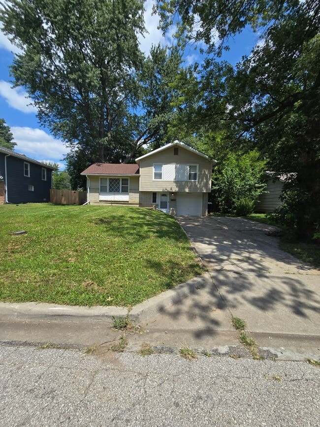 Building Photo - Newly renovated 3 bedroom Move in now Rental