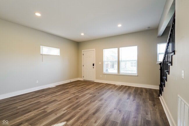 Photo - 2457 Sheldon St