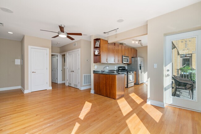 Photo - 2142 W Addison St Unit 3B