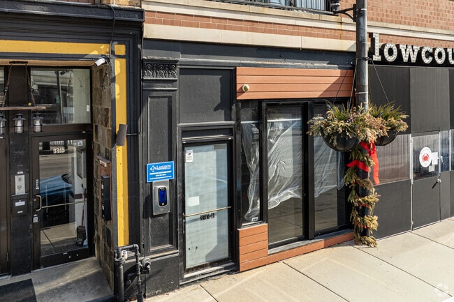 Entrance - 3341-3343 N CLARK CONDOMINIUM ASSOCIATION