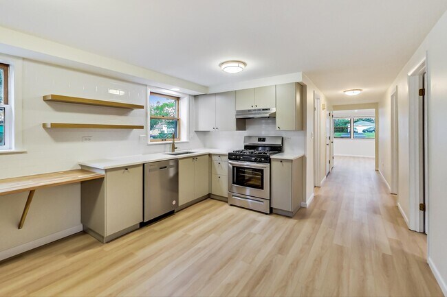 Photo - 674 56th Pl Apartments