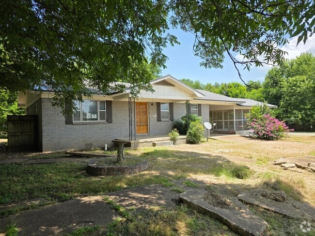 Building Photo - Beautiful Home with Storage and a corner Lot!