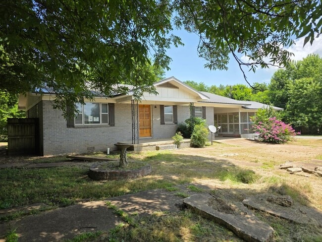 Building Photo - Beautiful Home with Storage and a corner Lot!
