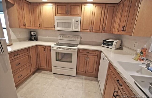 Photo - 300 SW South River Dr Unit 206