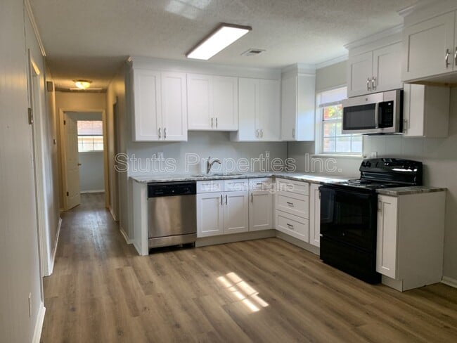 Photo - 710 Portage Ave