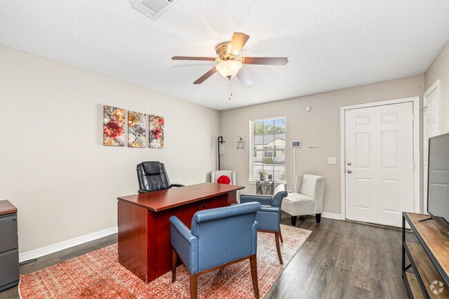 2BR, 2BA - 960SF - Living
