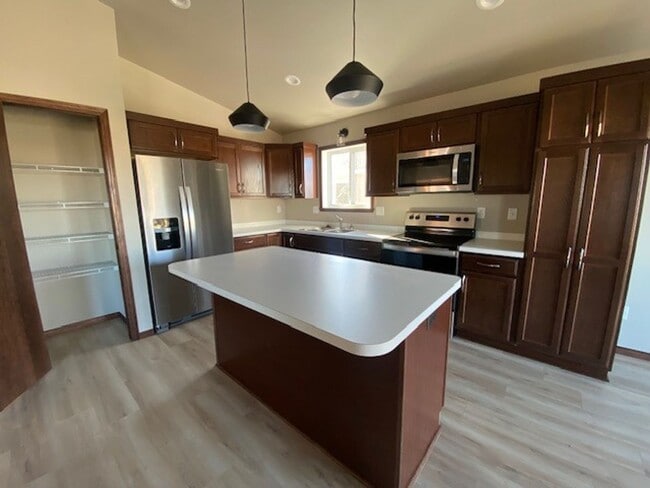 Beautiful 4 Bedroom Home - NEWLY Built - Beautiful 4 Bedroom Home - NEWLY Built
