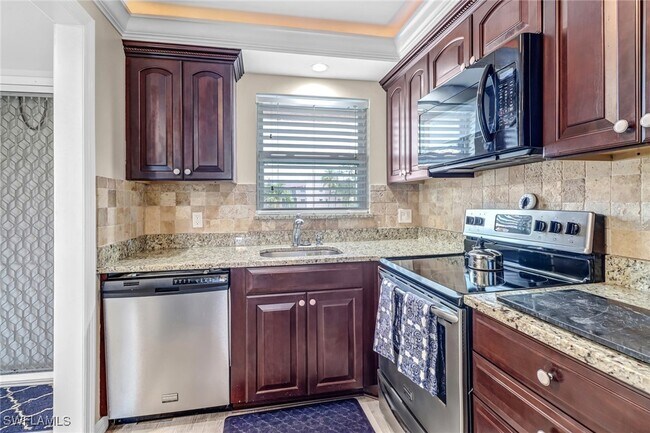 Photo - 190 Turtle Lake Ct Unit 6