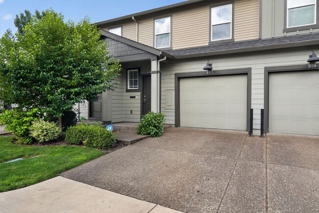 Building Photo - 913 N 18th Ave
