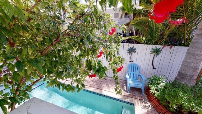 Building Photo - Charming 1-Bedroom Home with Shared Pool i...