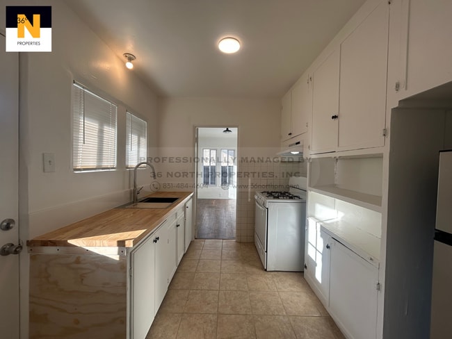 Photo - 216 7th St Unit A - Left Side