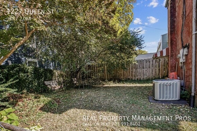 Photo - 1227 Queen St