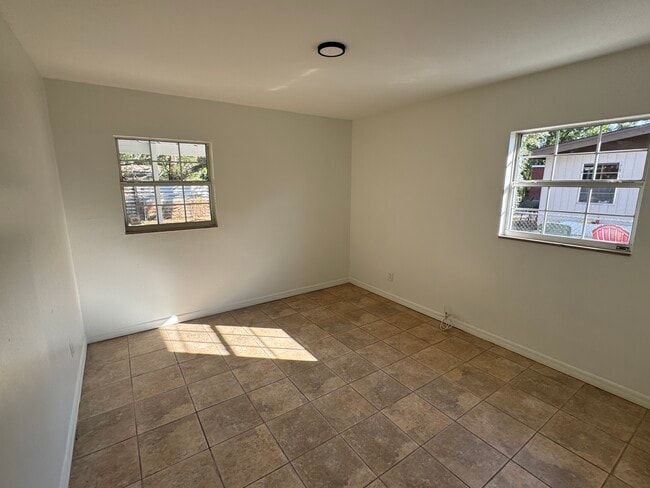 Photo - 10935 N 14th St