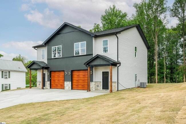 Photo - 610 N Shamrock Ave