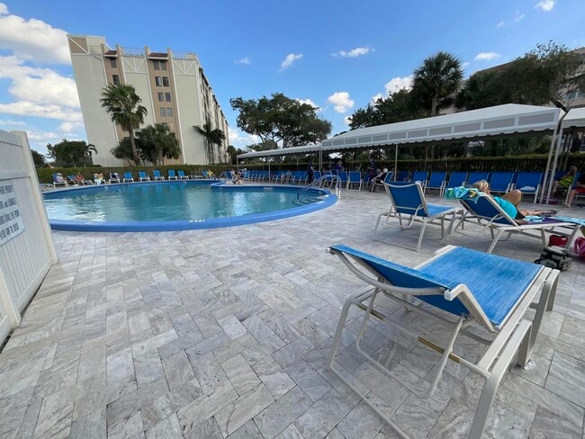 Building Photo - 14475 Strathmore Ln Unit 501