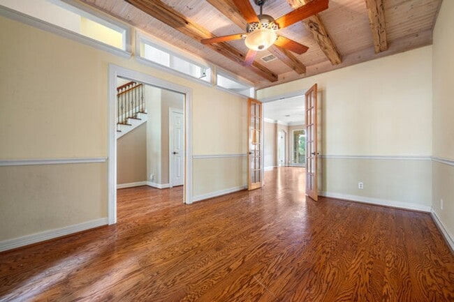 Photo - Spacious 2 Story 5 Bedroom , 4 full bathrooms located in Stone Oak!