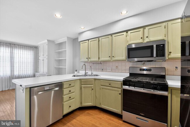 Photo - 74 Castleton Rd