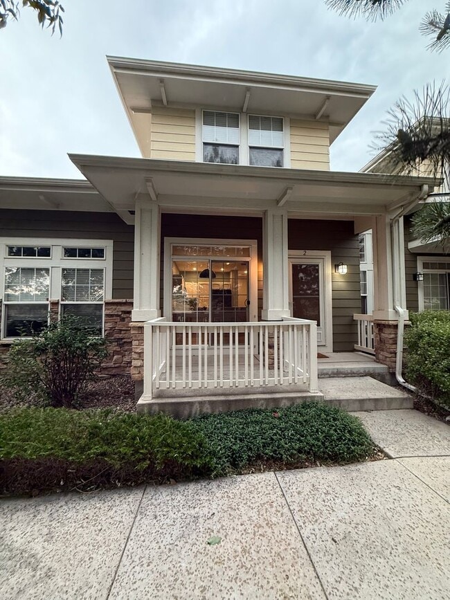 Building Photo - Bright and Modern 3-Bed, 2.5-Bath Townhous... Rental