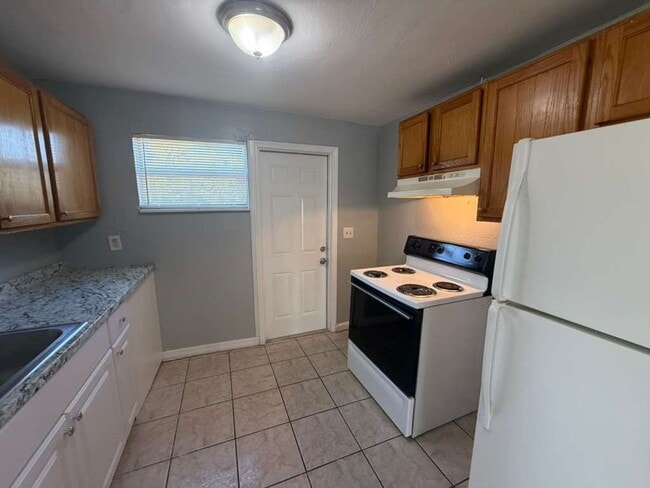 Photo - Cozy 3/1 House | Apply for FREE This Holiday Season!