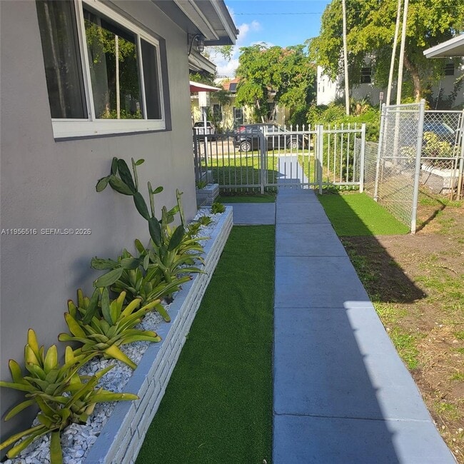 Building Photo - 1934 Madison St Unit 4