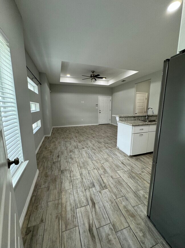 Photo - 1401 W Heritage Dr