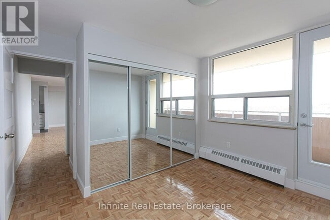 Photo - 666 Spadina Ave. Unit 806